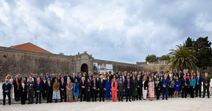 Foto de familia del 25 Congreso Mundial de la Unión Postal de las Américas, España y Portugal (UPAEP), celebrado en Cascais (Portugal).