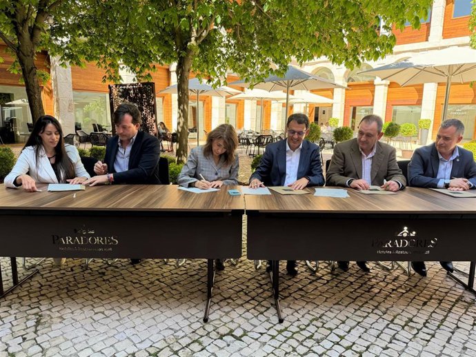 Paradores y sindicatos firman el preacuerdo para la renovación del nuevo convenio, con subida salarial de hasta el 11%.
