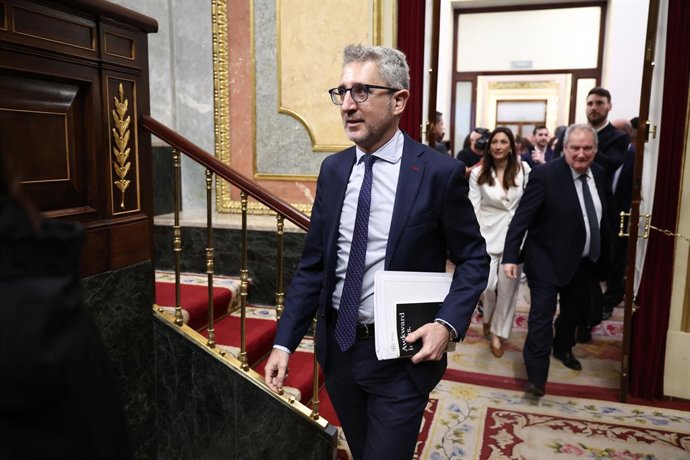 El ministro de Hacienda, Arcadi España, durante un pleno en el Congreso de los Diputados, a 15 de abril de 2026, en Madrid (España). Pleno de control al Gobierno con preguntas e interpelaciones de la oposición centradas en corrupción, gestión de la crisis