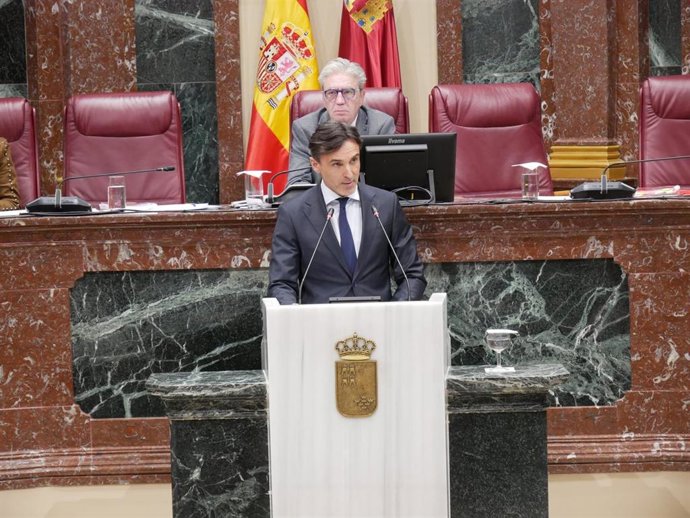 El consejero de Fomento e Infraestructuras, Jorge García Montoro, comparece en la Asamblea Regional