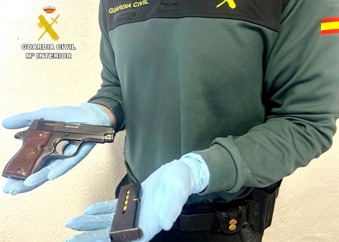 Detenido en Cartes un hombre con una pistola y buscado por una agresión con arma blanca