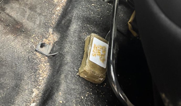 Detenido por conducir sin carné y llevar un paquete de hachís en Palma