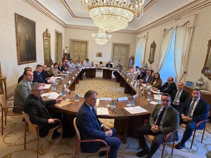 Reunión de la Plataforma Salmantina en defensa del Tren en el Ayuntamiento.