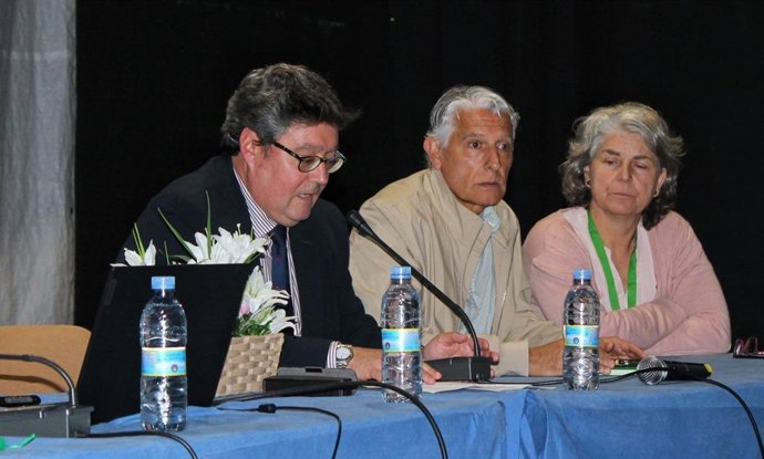 El delegado territorial de Desarrollo Educativo y Formación Profesional en Cádiz, José Ángel Aparicio (i), en las Jornadas Provinciales de Orientación de Educación Secundaria organizadas por el Centro de Profesorado (CEP) de Jerez