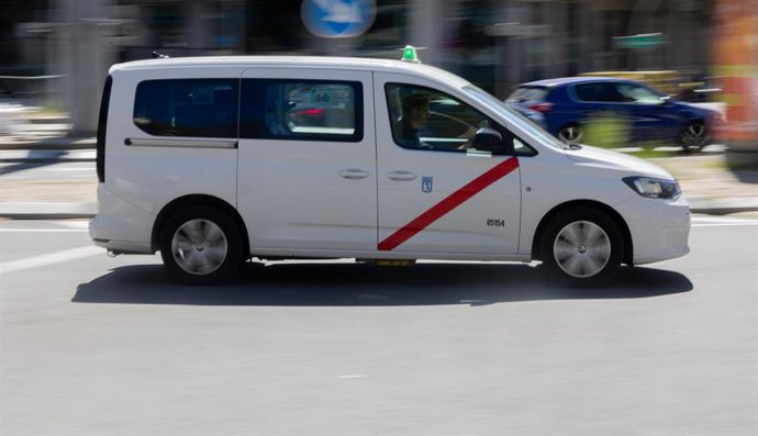 Taxi adaptado para personas con movilidad reducida, a 31 de marzo de 2026, en Madrid