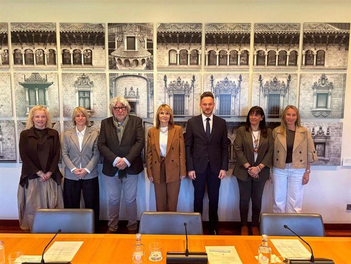 Firma de los convenios de la Diputación de Barcelona y Aigües de Barcelona con Cornellà y Gavà