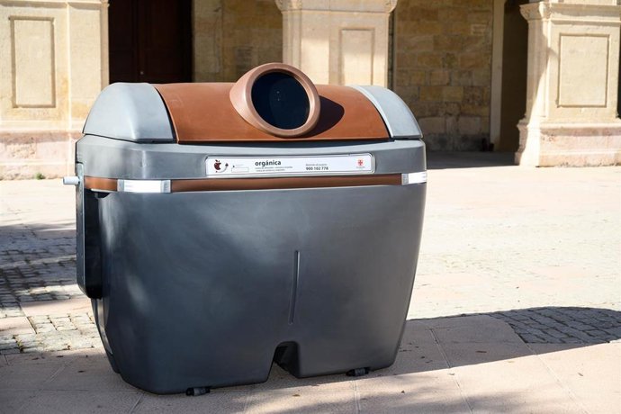 Archivo - Contenedor marrón.