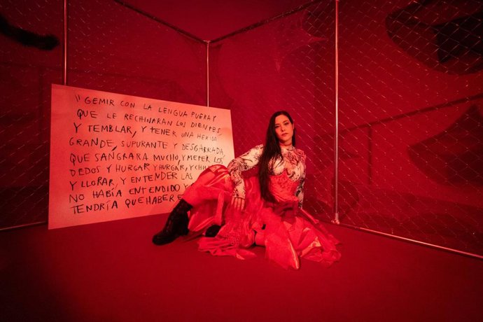 La 'jauría' de Yolanda Benalba toma el Centre del Carme en una muestra sobre la voz humana y el poder de la colectividad