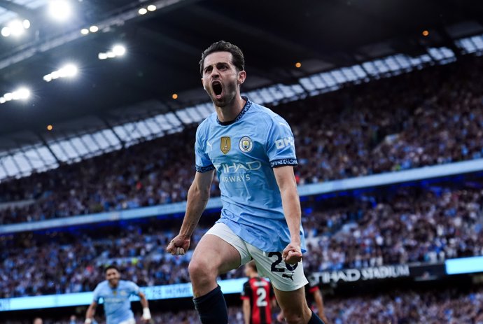 Archivo - 20 May 2025, United Kingdom, Manchester: Manchester City's Bernardo Silva celebrates scoring his side's second goal during the English Premier League soccer match between Manchester City and AFC Bournemouth at the Etihad Stadium. Photo: Martin R