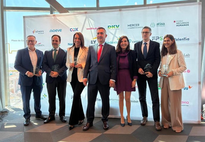 La consejera de Empleo, Empresa y Trabajo Autónomo, Rocío Blanco, ha participado en Madrid en el acto de clausura del XXIII Encuentro anual del 'Foro Recursos Humanos'.