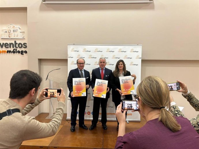 Presentación del Libro Blanco de la IA en Medicina del Colegio Oficial de Médicos de Málaga (Commálaga), a través del Commálaga Health Hub.