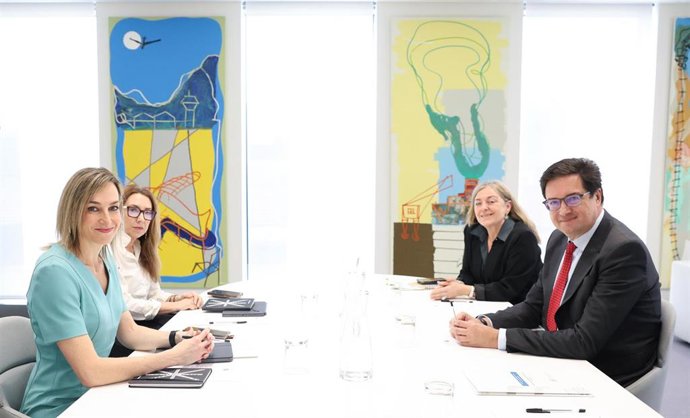 Reunión de la conser de Gobernanza, Administración Digital y Autogobierno , Maria Ubarretxena, y el ministro para la Transformación Digital y de la Función Pública, Óscar López, en Madrid