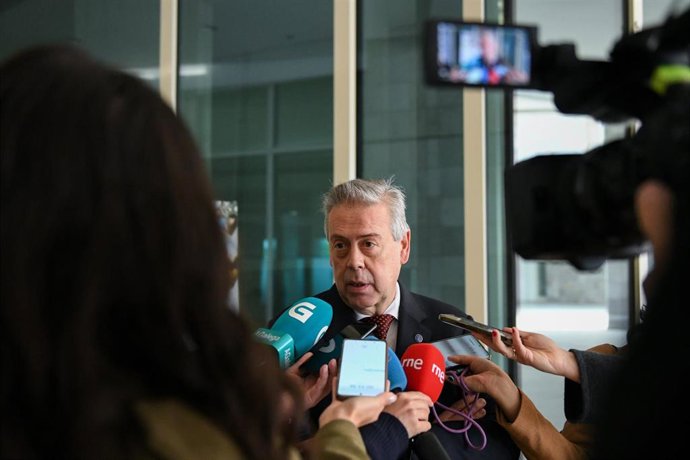 O conselleiro de Sanidade, Antonio Gómez Caamaño, en declaracione aos medios. Santiago de Compostela