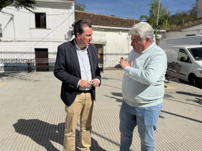El presidente del PP de Huelva, Manuel Andrés González, este jueves en Castaño del Robledo.