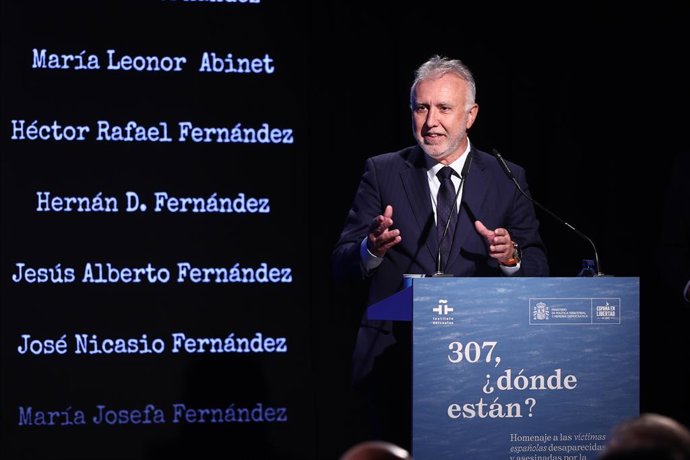 El ministro de Política Territorial y Memoria Democrática, Ángel Víctor Torres, durante el acto “307, ¿dónde están?”, un homenaje a las víctimas españolas desaparecidas durante la dictadura argentina (1976-1983), en el Instituto Cervantes, a 16 de abril d