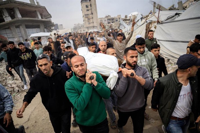 Funeral de varios palestinos muertos por un bombardeo de Israel contra la Franja de Gaza en abril de 2026, a pesar del alto el fuego en vigor desde octubre de 2025 (archivo)