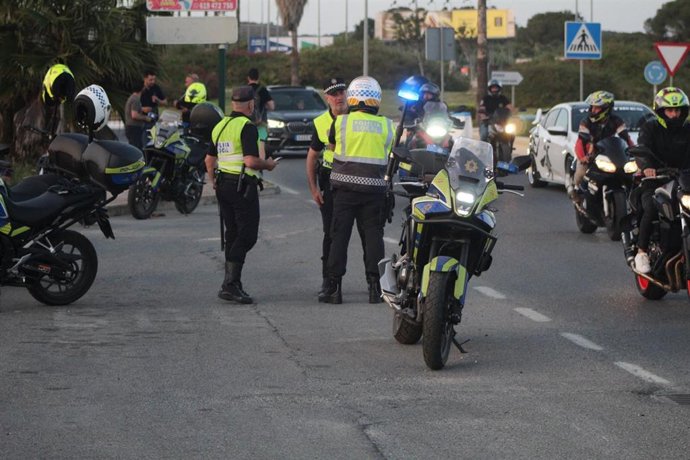 Policía Local de El Puerto durante la 'motorada'