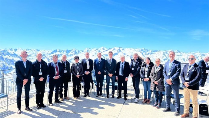La consejera Jurío junto a representantes de las distintas regiones participantes en el proyecto europeo ALERT-PYR.