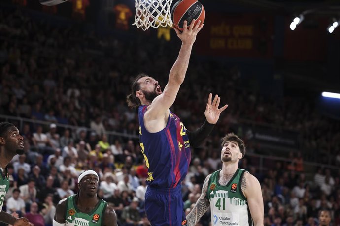 Tornike Shengelia of FC Barcelona in action during the EuroLeague Regular Season Round 36 match played between FC Barcelona and Panathinaikos Aktor Athens at Palau Blaugrana on April 07, 2026 in Barcelona, Spain.