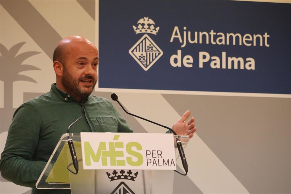 Archivo - El regidor de MÉS per Palma, Miquel Àngel Contreras, en rueda de prensa