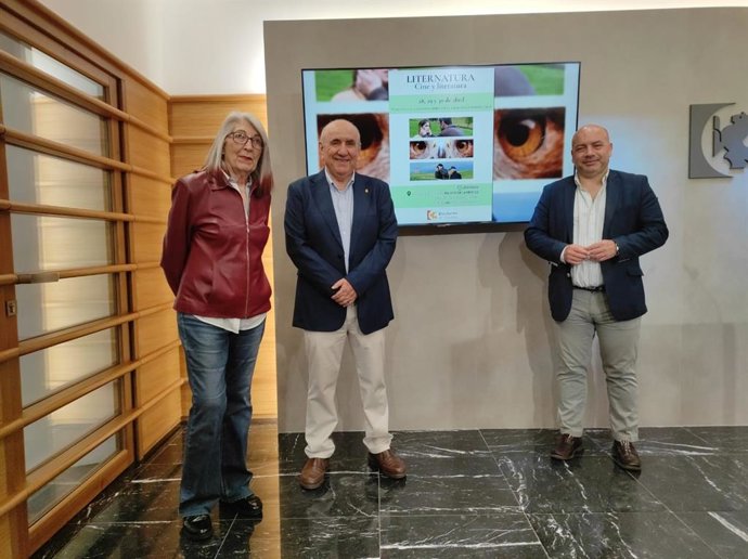 (Desde Izda.) Consuelo Borreguero, Alejandro López Andrada Y Gabriel Duque, En La Presentación De 'Liternatura'.