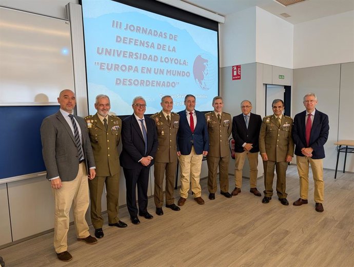 Ponentes y responsables de la Universidad Loyola que han participado en el campus de Córdoba en las III Jornadas de Defensa.