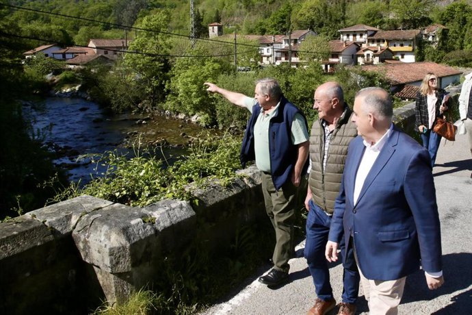 Roberto Media inaugura en Luena varias actuaciones con una inversión superior a los 120.000 euros