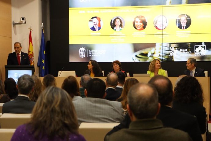 Archivo - El decano del ICAM interviene en el Congreso de Derecho Bancario del ICAM