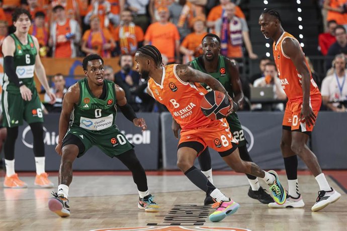 Jean Montero durante el Valencia Basket-Panathinaikos de la Euroliga 25-26