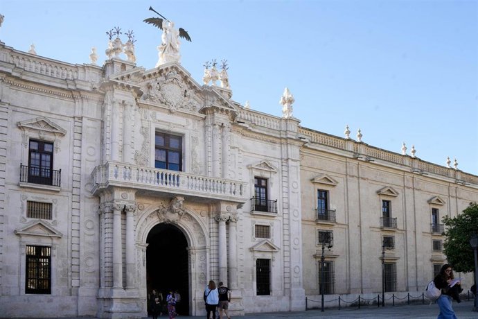 Archivo - Fachada del Rectorado de la Universidad de Sevilla, en foto de archivo.