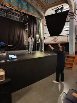 Ensayo de la obra de homenaje a Maruja Alfaro 'No tot foren flors i violes'.