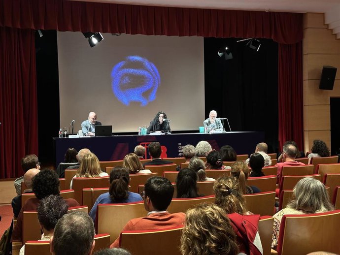 La consejera de Cultura, Política Llingüística y Deporte, Vanessa Gutiérrez, en la inauguración en Oviedo el III Congreso de Bibliografía Asturiana.