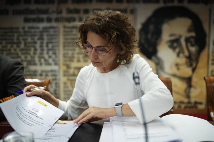 Archivo - La vicepresidenta primera y ministra de Hacienda, María Jesús Montero, comparece ante la Comisión de Hacienda, en el Senado.