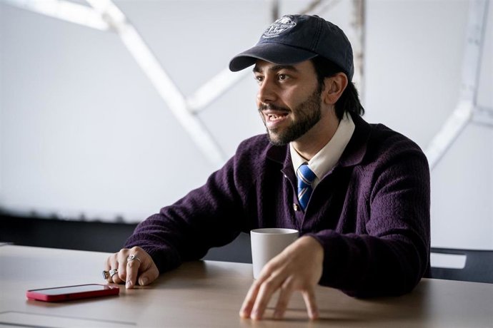 Archivo - El guitarrista Yerai Cortés durante una entrevista para Europa Press en las oficinas de Sony Music, a 11 de marzo de 2026, en Madrid (España). El artista alicantino presenta su nuevo disco, titulado ‘Popular’.