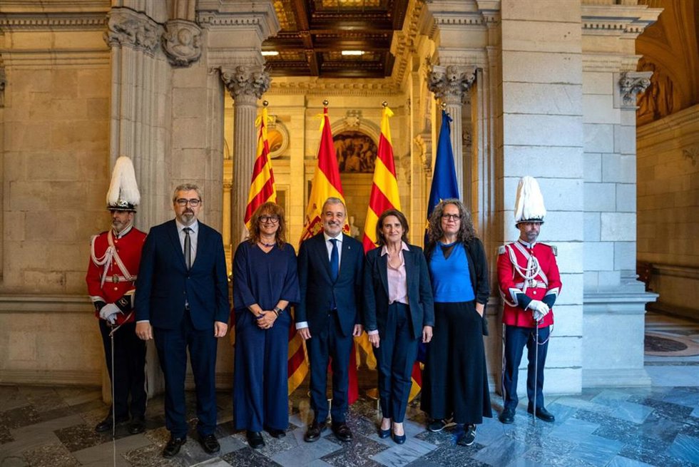 El alcalde de Barcelona, Jaume Collboni, y la vicepresidenta ejecutiva de la Comisión Europea para una Transición Limpia, Justa y Competitiva, Teresa Ribera