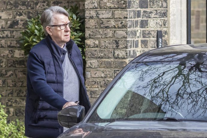 Archivo - February 23, 2026, London, London, UK: London, UK. Former UK ambassador to the United States, Peter Mandelson is seen outside his house in London.