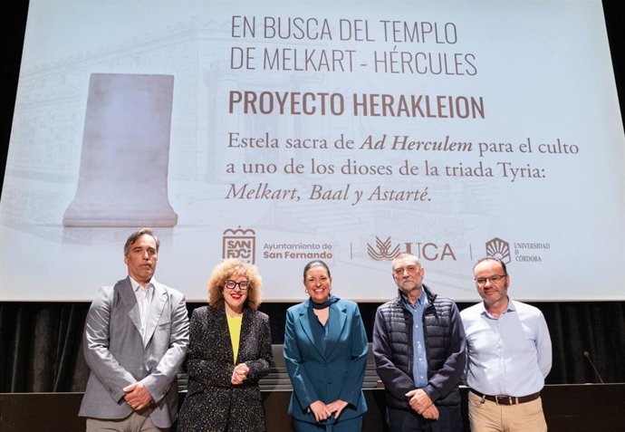 La alcaldesa de San Fernando, Patricia Cavada, en las jornadas científicas.