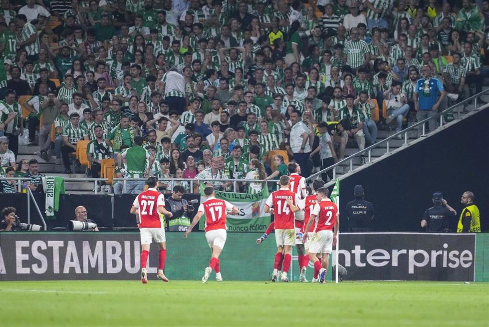Los jugadores del SC Braga celebran el cuarto gol.
