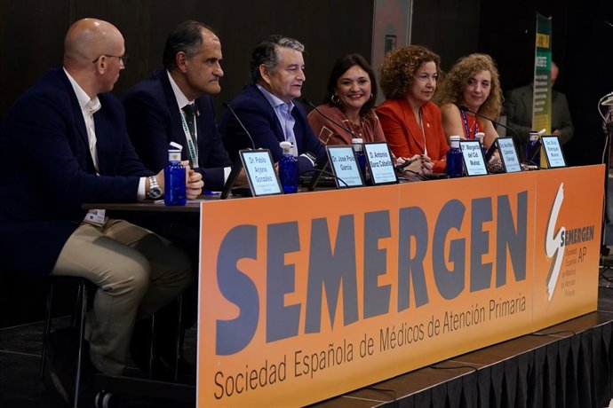 El consejero de Sanidad, Presidencia y Emergencias, Antonio Sanz, durante la inauguración del Congreso Andaluz de Médicos de Atención Primaria. en Torremolinos (Málaga).