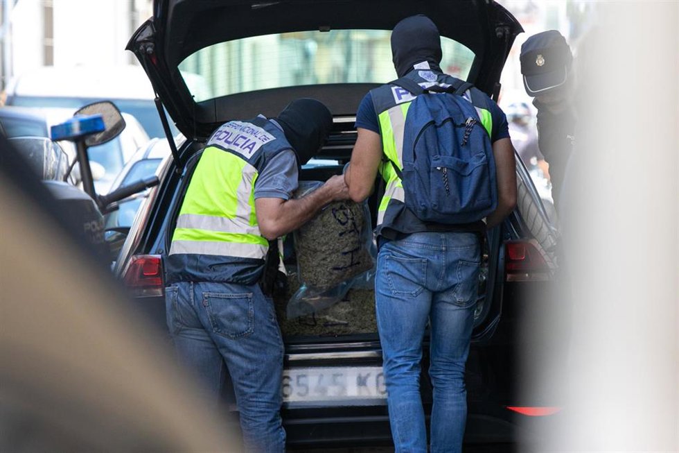Archivo - Operación policial contra el narcotráfico en Sevilla, en foto de archivo.
