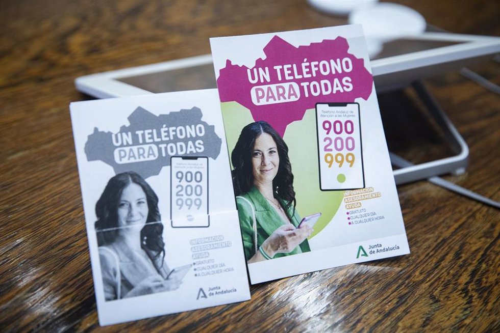 Archivo - Teléfono de atención a las mujeres 900 200 999.