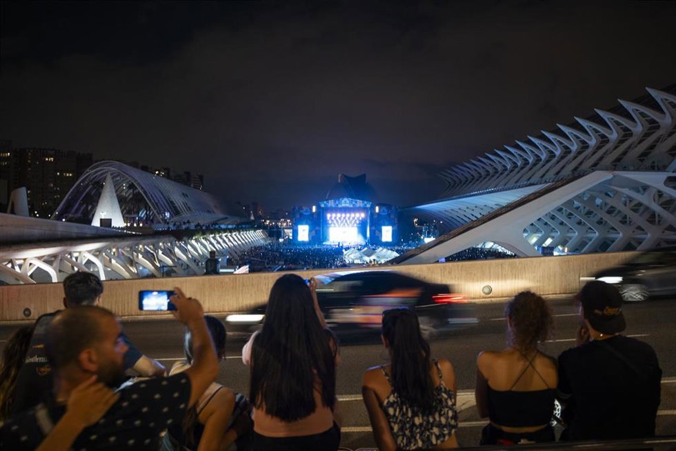 Archivo - Ambiente durante un festival en la Ciudad de las Artes y las Ciencias, a 29 de junio de 2023, en Valencia