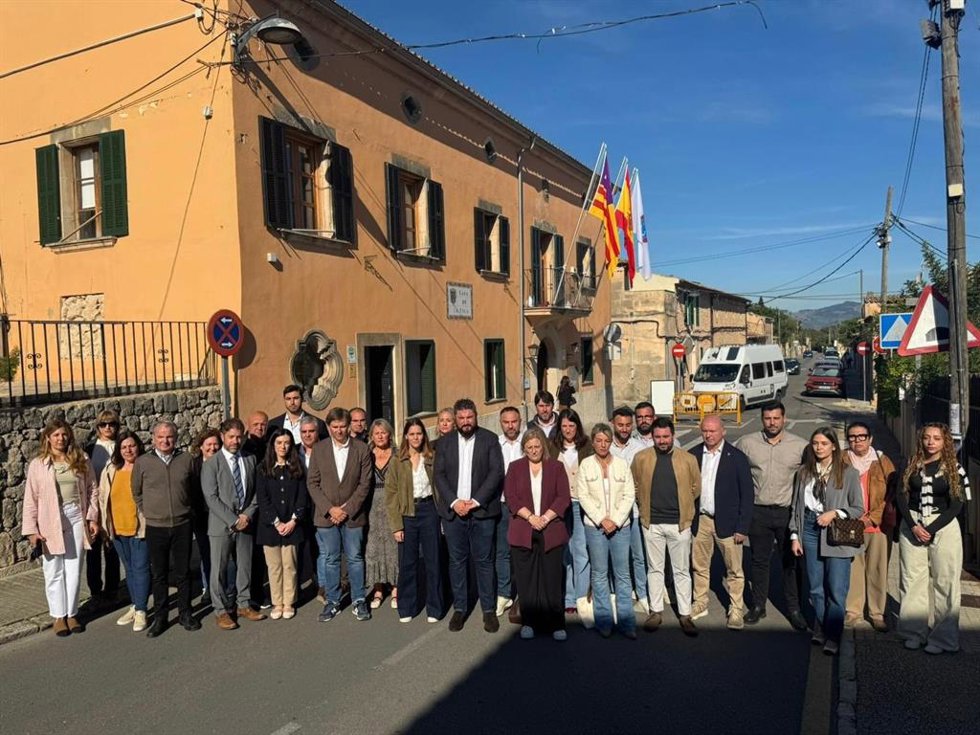 Alcaldes del PP piden la suspensión de la regularización de migrantes por el caos en los ayuntamientos.