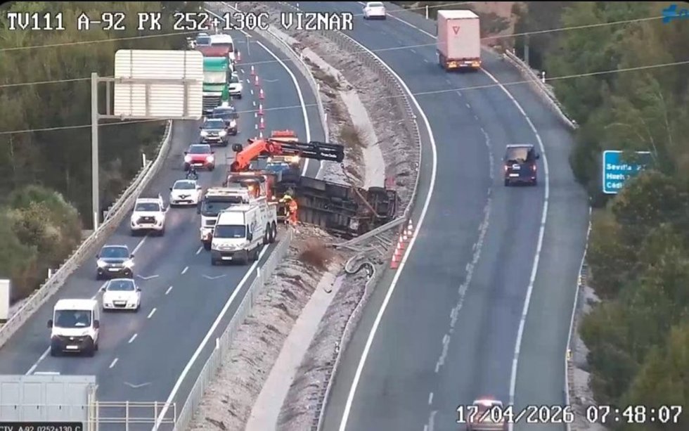 Accidente de un trailer en la A-92, a la altura de Víznar (Granada)