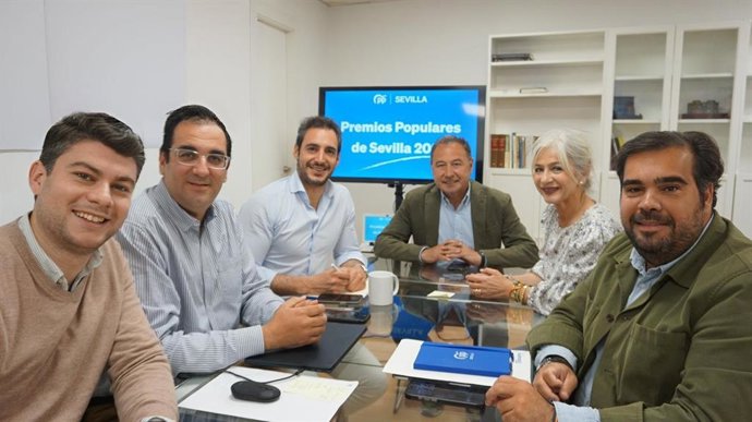 Reunión del Partido Popular de Sevilla presidida por el presidente de los populares sevillanos, Ricardo Sánchez y la consejera de Cultura y Deporte de la Junta de Andalucía, Patricia del Pozo,
