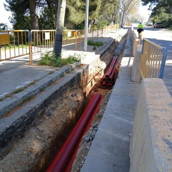 Trabajos en la línea eléctrica de la montaña de Montjuïc de Barcelona