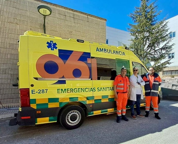 Equipo del 061 para traslado de críticos en el nordeste de Granada.