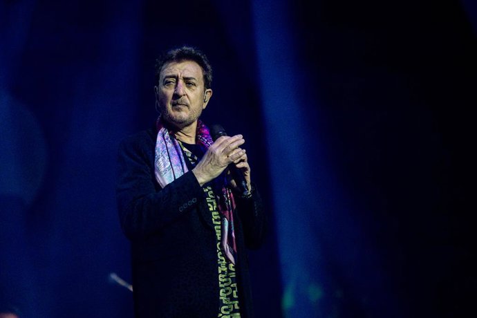 Archivo - El cantante Manolo García durante un concierto, en el Palacio Municipal IFEMA, a 19 de diciembre de 2025, en Madrid (España). Este es el primero de los dos conciertos que tiene Manolo García en Madrid en diciembre de 2025 dentro de su gira de te
