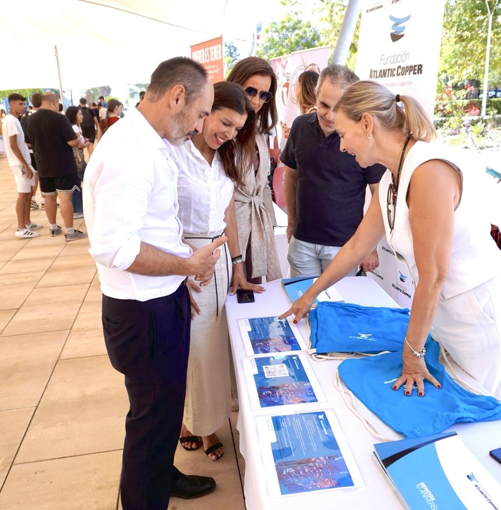 Stand de la Fundación Atlantic Copper en la jornada de puertas abiertas de la UHU.
