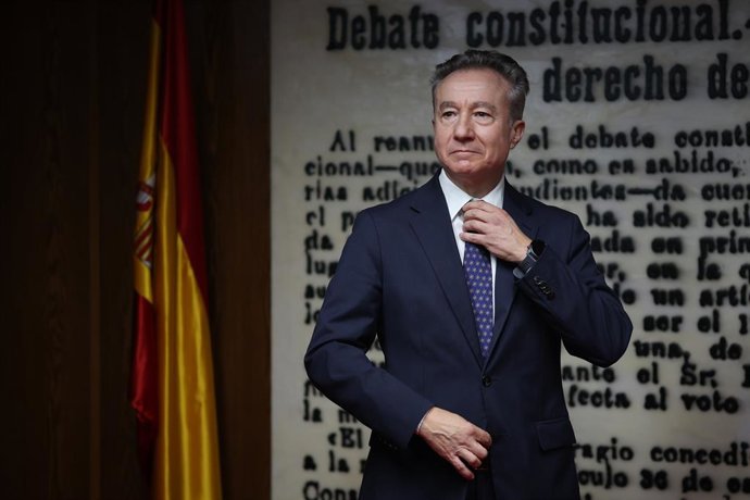 Sergio Sánchez Benítez, ex-sócio da Análisis Relevante de 2020 a 2025 e ex-diretor de Análise e Coordenação de Conteúdos da Telefónica de 2018 a 2022, comparece perante a Comissão de Inquérito do “caso Koldo”, no Senado, em 17 de abril de 2026, e